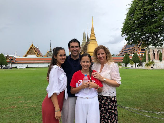 Jordi y su familia en el Gran Palacio de Bangkok