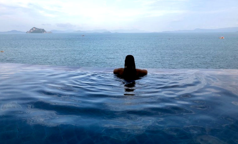 Villa con piscina infinita en el hotel de Koh Yao