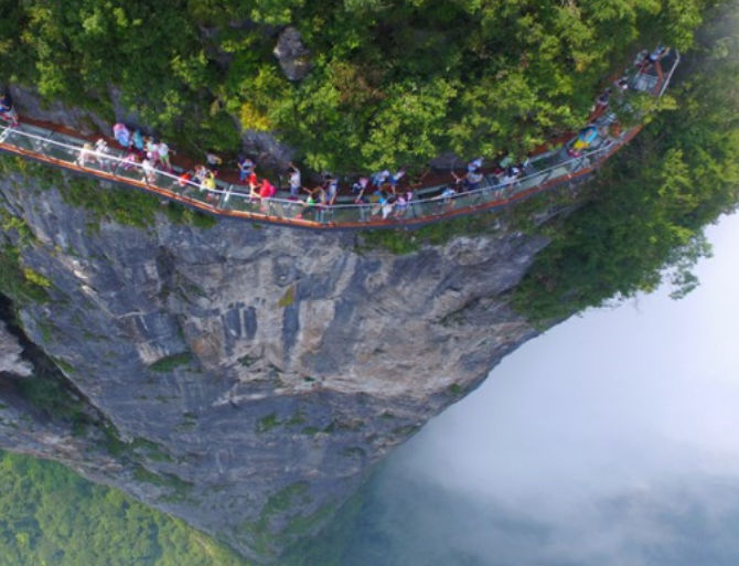 Camino de vidrio en Tianmen, Zhangjiajie, China.